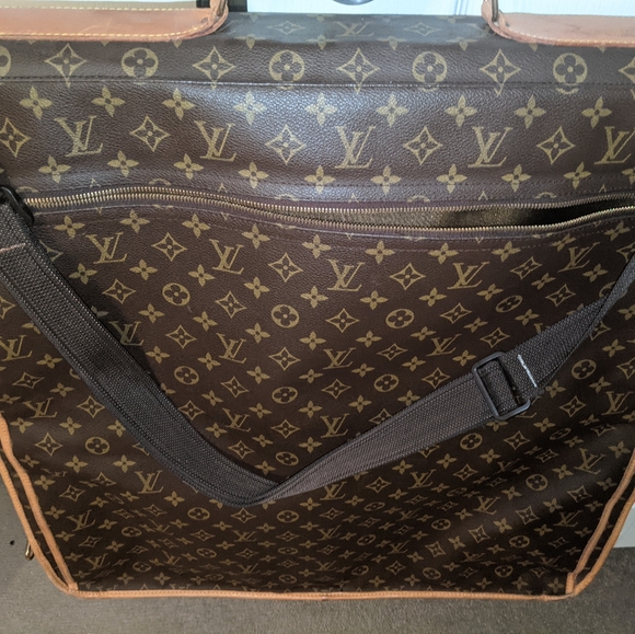 Louis Vuitton Garment Bag - Picture 12 of 16